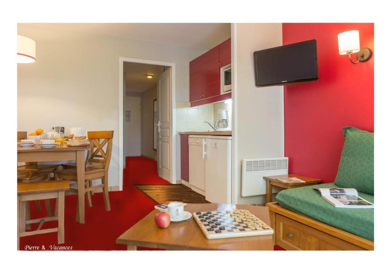 Charmant Appartement Avec Piscine. 蒙弗朗坎 外观 照片