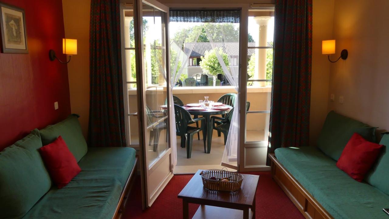 Charmant Appartement Avec Piscine. 蒙弗朗坎 外观 照片